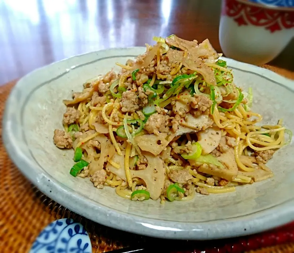 蓮根と豚そぼろのきんぴら風焼きそば😋|sakurakoさん