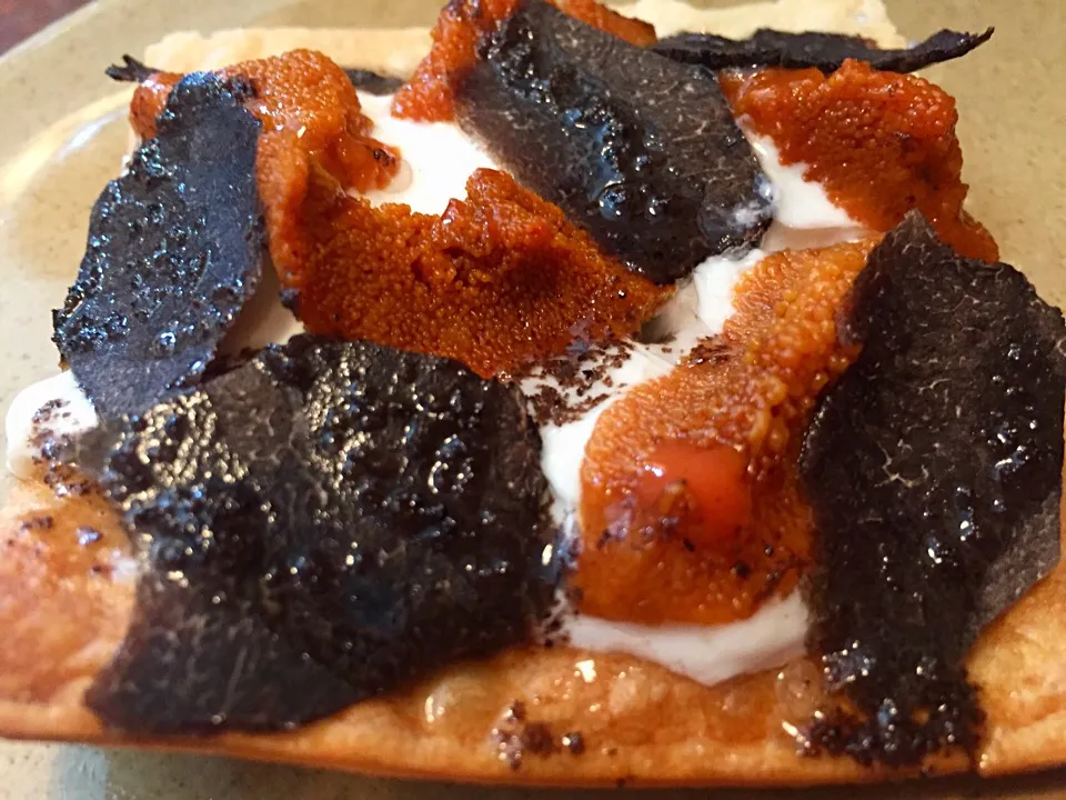 Sea urchin with stracciatella and truffle toast|De Pupesさん