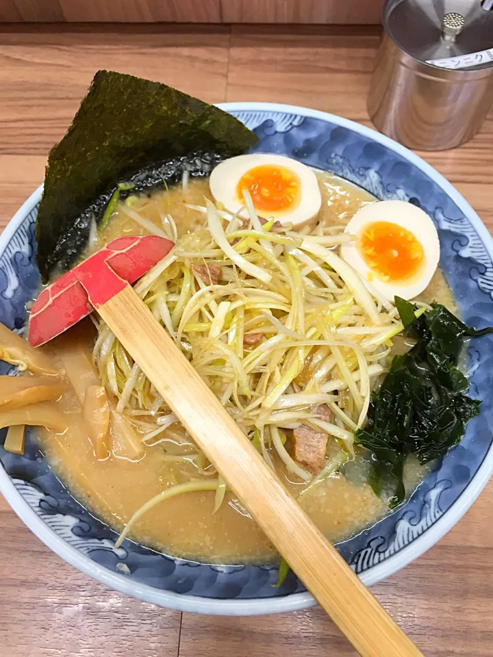 Snapdishの料理写真:ダブルネギ味噌ラーメン@らーめん 正直もん（東大宮）|Kazuya Miyukiさん