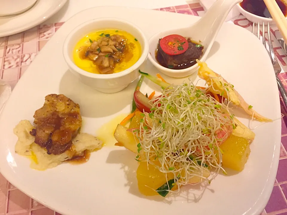 Foie gras & salad with chicken|Sky Blueさん