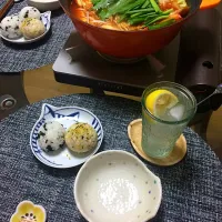 Snapdishの料理写真:赤から鍋とコロコロおにぎり。|キャリーさん