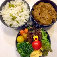 Snapdishの料理写真:#カレーライス #豆ごはん #照り焼きペッパーハンバーグ#レンジで作る卵焼き #ブロッコリーの隠しマヨネーズ|アンジーさん