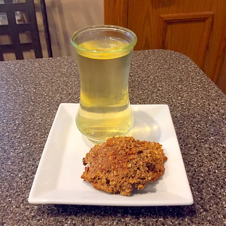 Green tea
Oatmeal, eggs, banana, cinnamon, almond butter Bar|FitMomDoc19さん