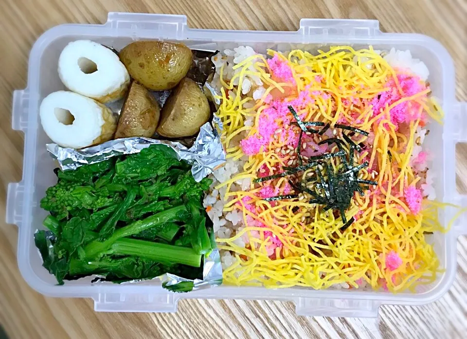 Snapdishの料理写真:春のひな祭り寿司弁当|まろぬこさん