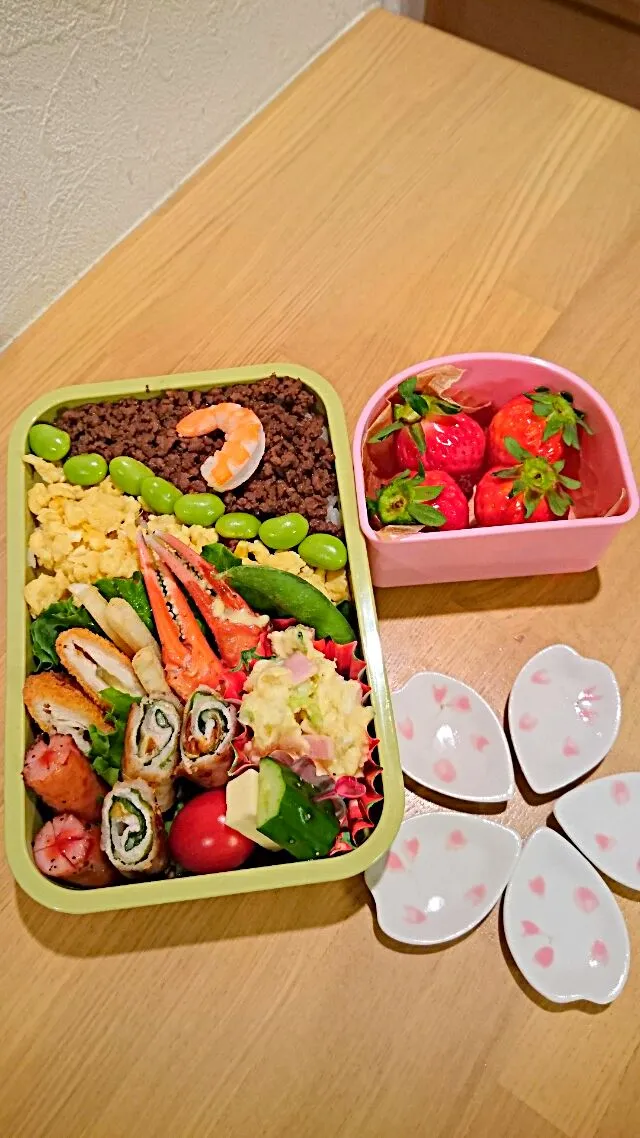 お別れ遠足弁当🌸|ニコさん