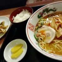 Snapdishの料理写真:坦々麺 餃子 ライス♬|絢那さん