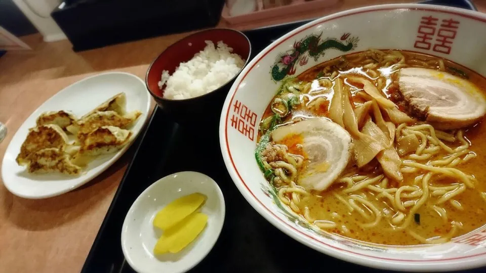 坦々麺 餃子 ライス♬|絢那さん