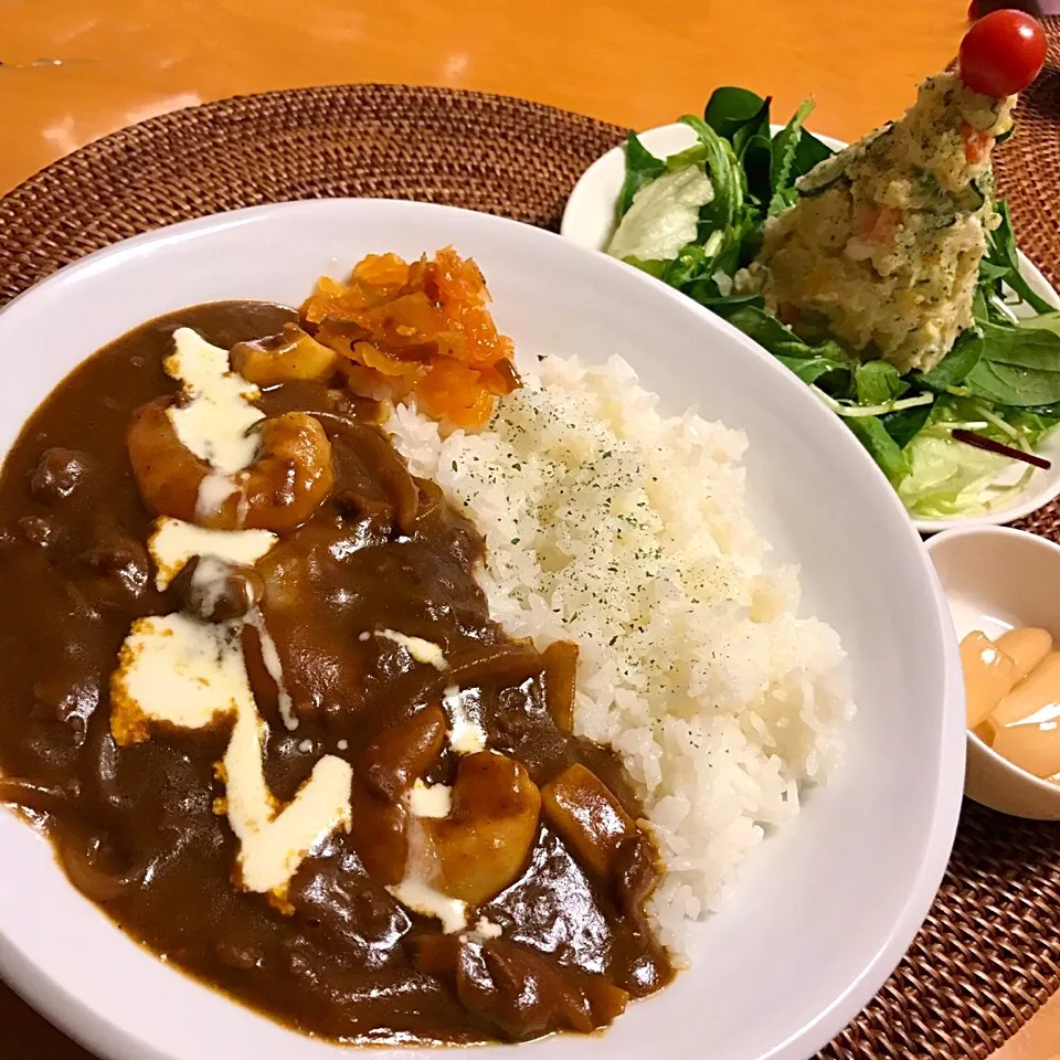 Snapdishの料理写真:シーフードカレー&ポテトサラダ|chacoさん