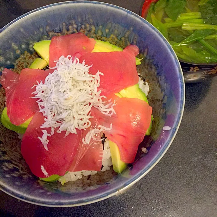 マグロしらす丼|ぺろたんさん