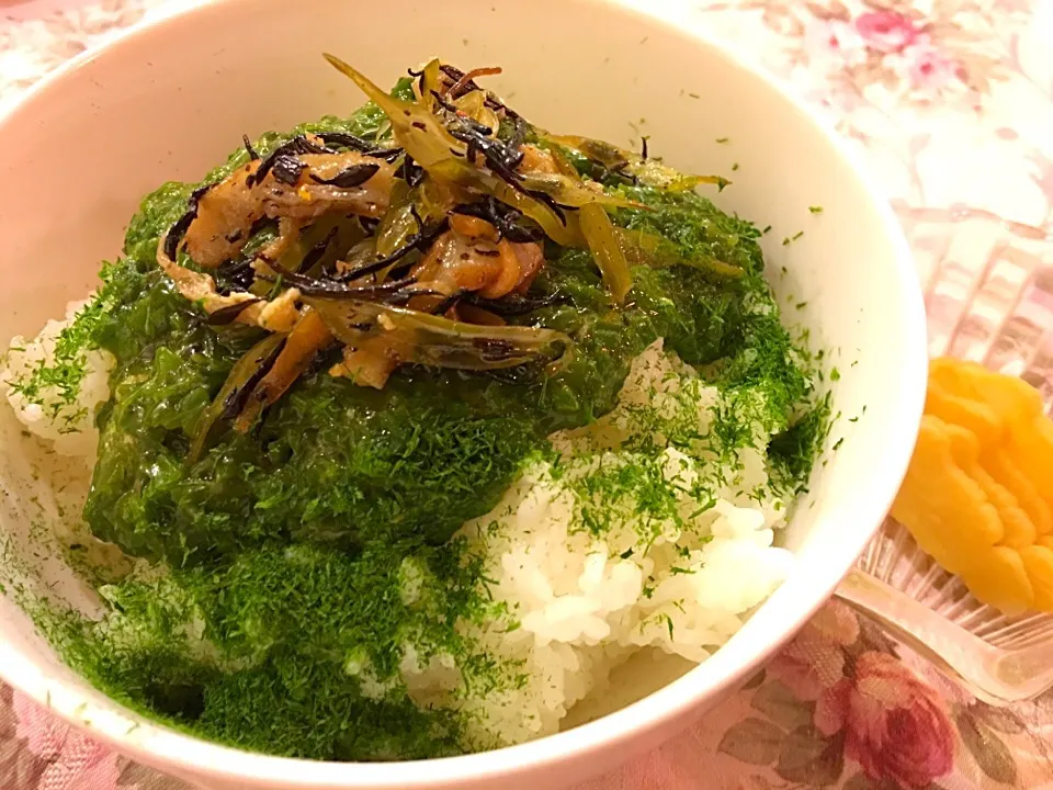 「メカブのタタキ」＆「ヒジキと茎ワカメのきんぴら」with「春摘み手揉み青のり」丼|神力屋 火酒さん