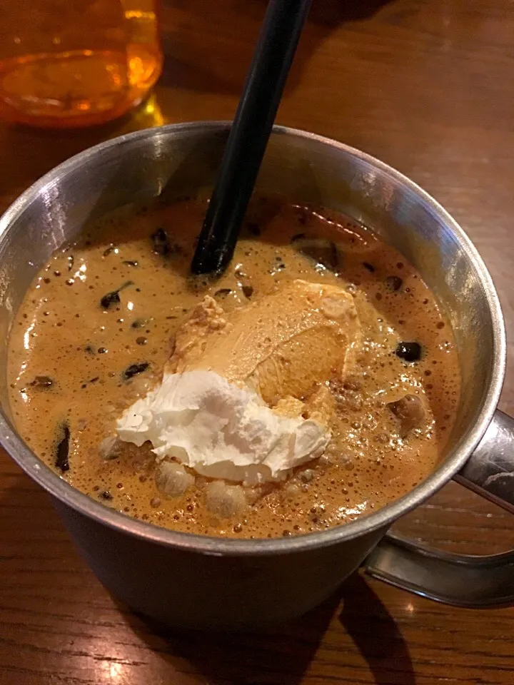 Local coffee with a dash of whip cream , smoothie !|sarahさん