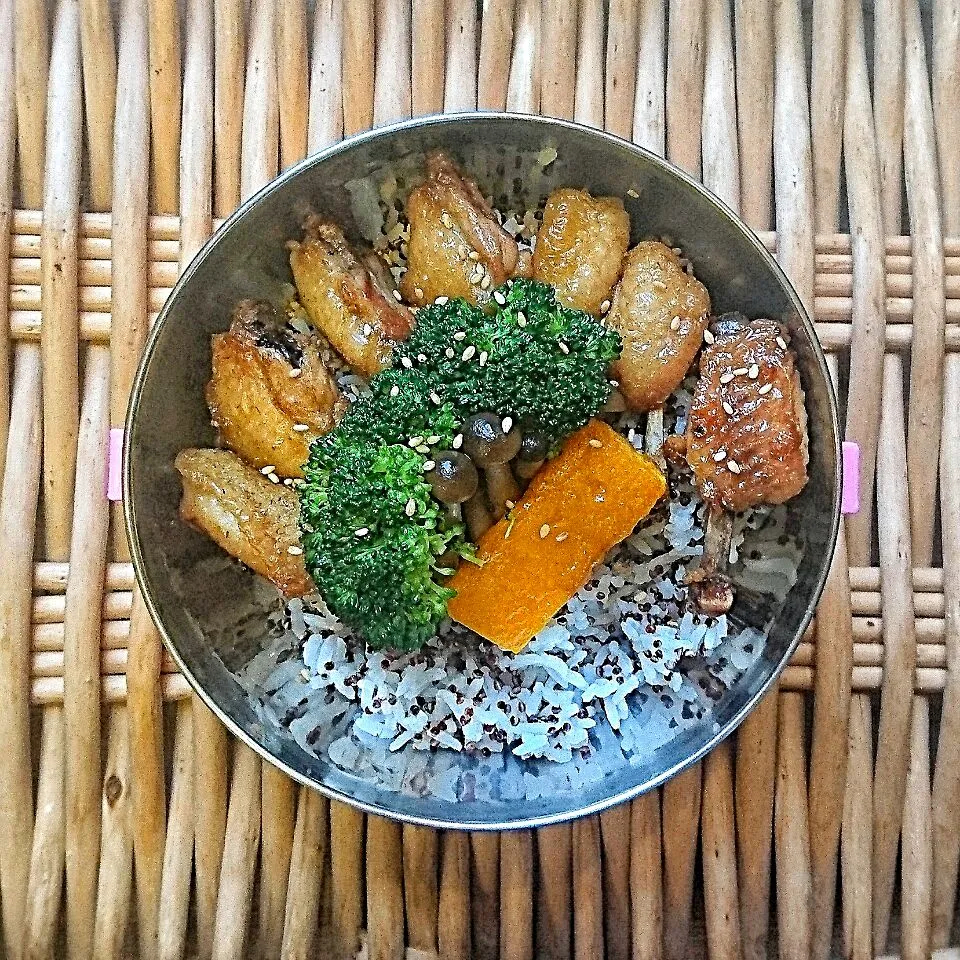 lemongrass chicken wings with Quinoa Rice|suki chan duarteさん