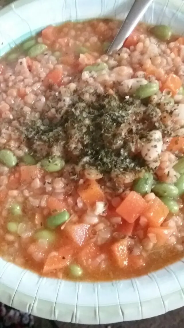 grains with, butter,  carrots,  edamame, sriracha spicy, and white beans.|Polly Gelfusoさん