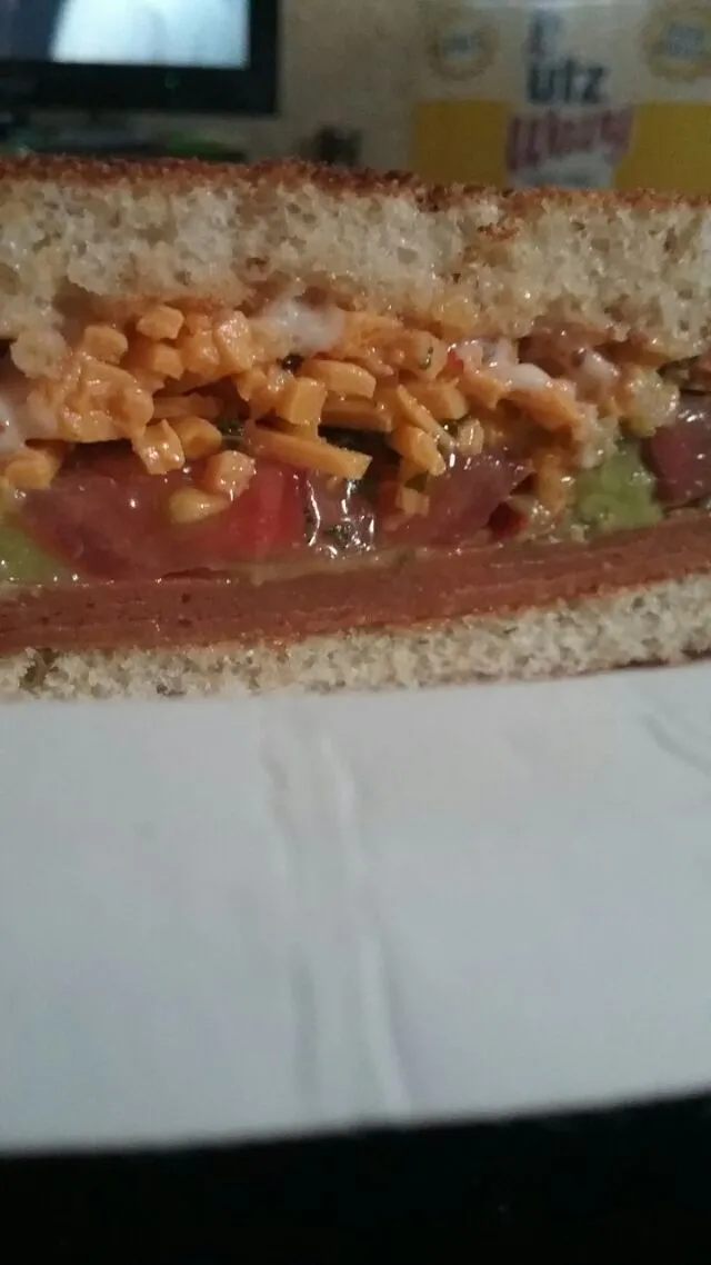 "bologna ", tomato,  guacamole,  daiya chz,  mayo,  salt, on oatmeal tst.|Polly Gelfusoさん