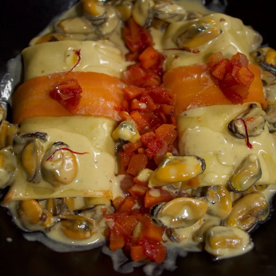 Creamy Saffron Mussels Cannelloni. Carrots and Tomatoes.|PHILIPPEさん