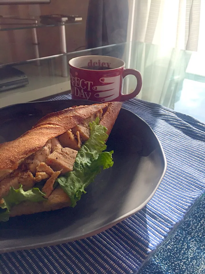 While having Vietnamese coffee with a Vietnamese sandwich.…
It's hoped that I'd like to go to Vietnam.|あんさん