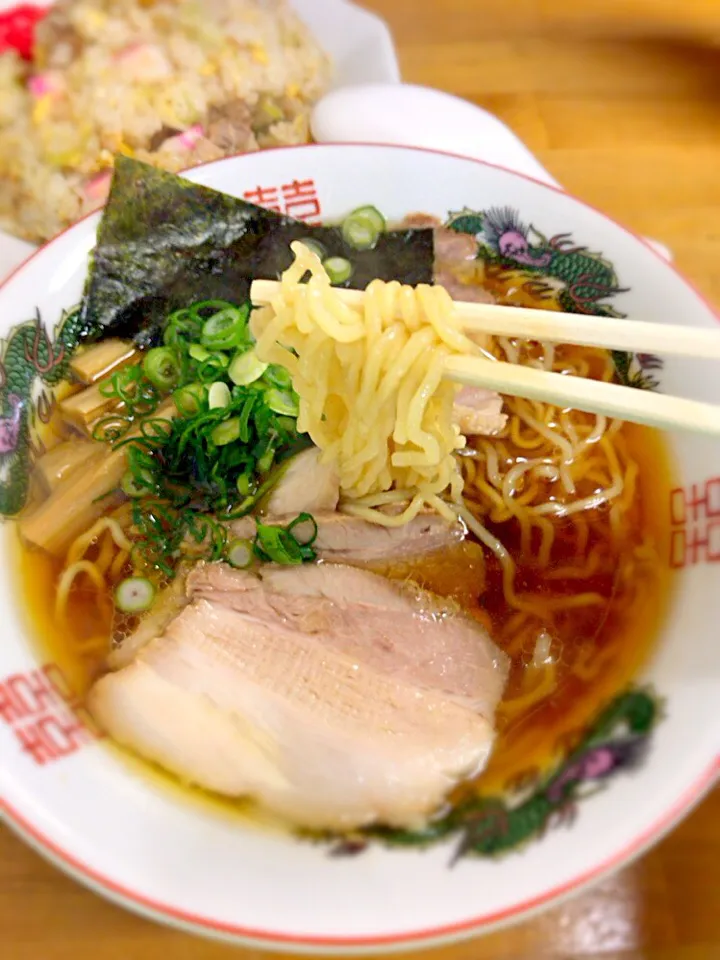 明日に備えて、田島ラーメンのチャーシューメンと炒飯でカーボローディング、いただきまーす♪|ASuzukiさん