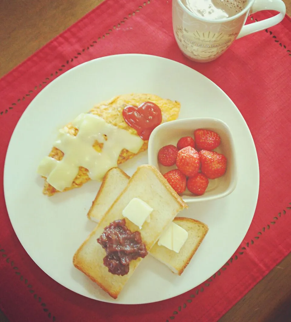 キノコオムレツと小倉トーストのブランチ|makikoさん