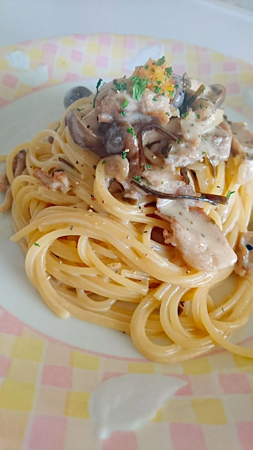 🍄手作りゆず胡椒をのせてきのこの塩昆布パスタ🍝|じょうさん