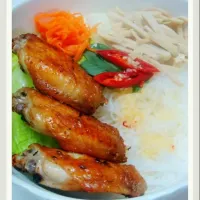 Vietnamese Salami Lemongrass Chicken Wings with Cold Mix Vermicelli
 #Chicken 
 #Vietnamese cuisine|Lee Astorさん