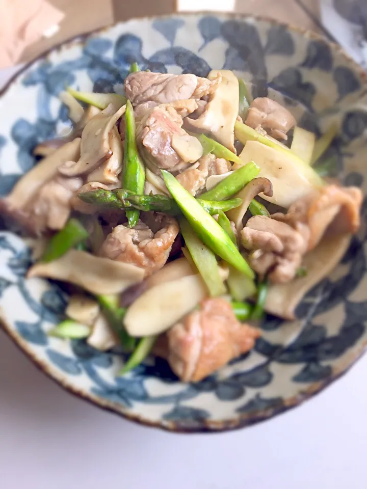 エリンギとアスパラ、鶏肉のアンチョビ炒め|Tadasukeさん