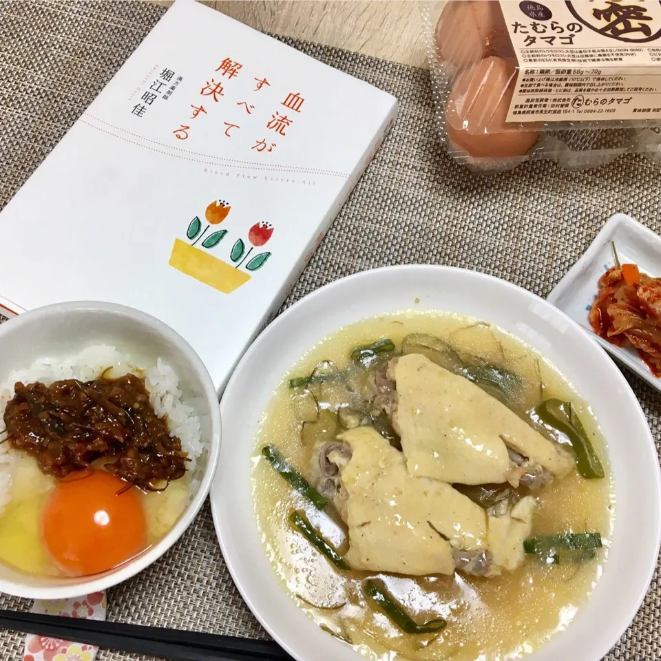 Snapdishの料理写真:血液を増やしたい！高級卵に、保温しょうゆ糀で、完璧卵かけごはん。地鶏麦味噌スープ、キムチ付き。|まっちGさん