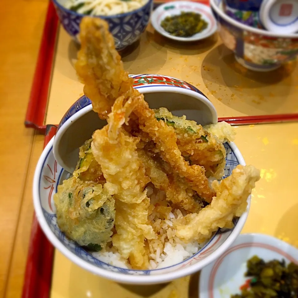 Snapdishの料理写真:一本穴子天丼とミニうどん|masaumeさん