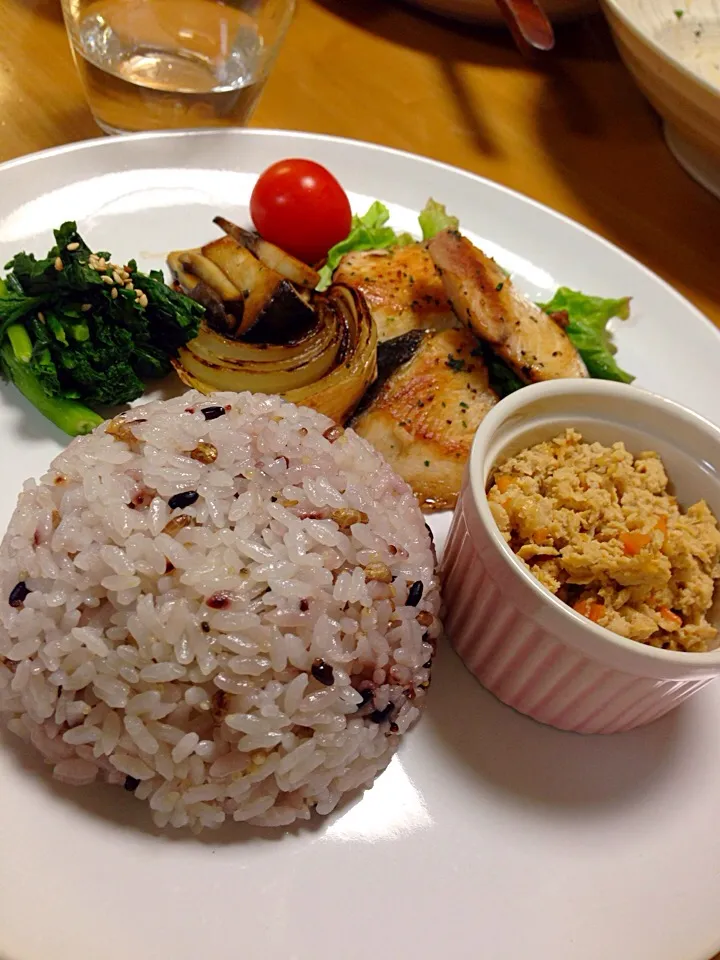 ３月４日
カフェ風ワンプレート🍽の夕食
・十五穀米
・ブリのソテー
・エリンギと玉ねぎのグリル ハニーバルサミコソース
・春菊のお浸し
・冷凍豆腐のそぼろ|Yu Yu mamaさん