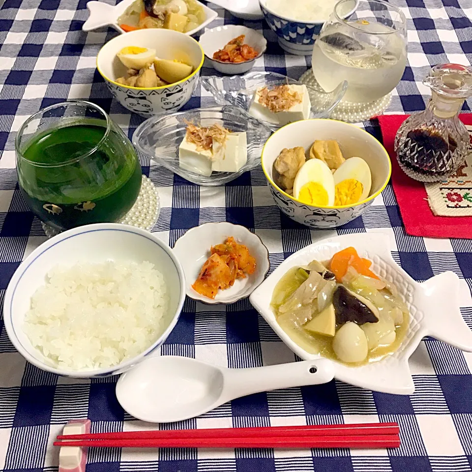 お夕飯🍚
#八宝菜
#鶏のさっぱり煮 
#冷奴
#キムチ
#ごはん|とよよさん