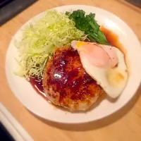 Snapdishの料理写真:豆腐入りヘルシーハンバーグ|マイキーさん