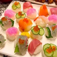 Snapdishの料理写真:ひな祭り🎎手まり寿司〜🌸|tomomonさん