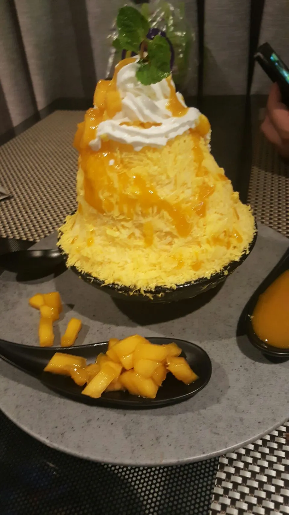 mango icecream|Geraldine Naychiyemarn Kyūketsukiさん