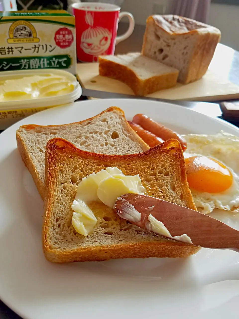 Snapdishの料理写真:小岩井マーガリン　ヘルシー芳醇仕立て🎵
おいしいパンとおいしいマーガリン|ふりるさん