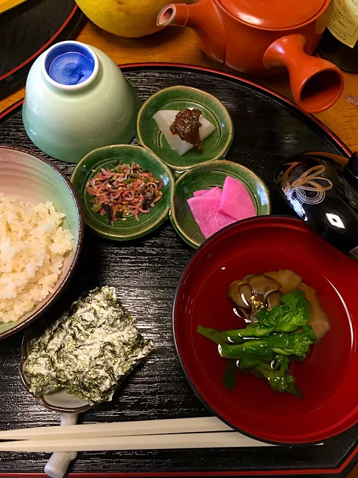 🔸ふき味噌大根・紅心大根の甘酢漬・梅柴ちりめん
🔸3歩米ご飯
🔸春のお椀
🔸焼き海苔|まゆさんさん