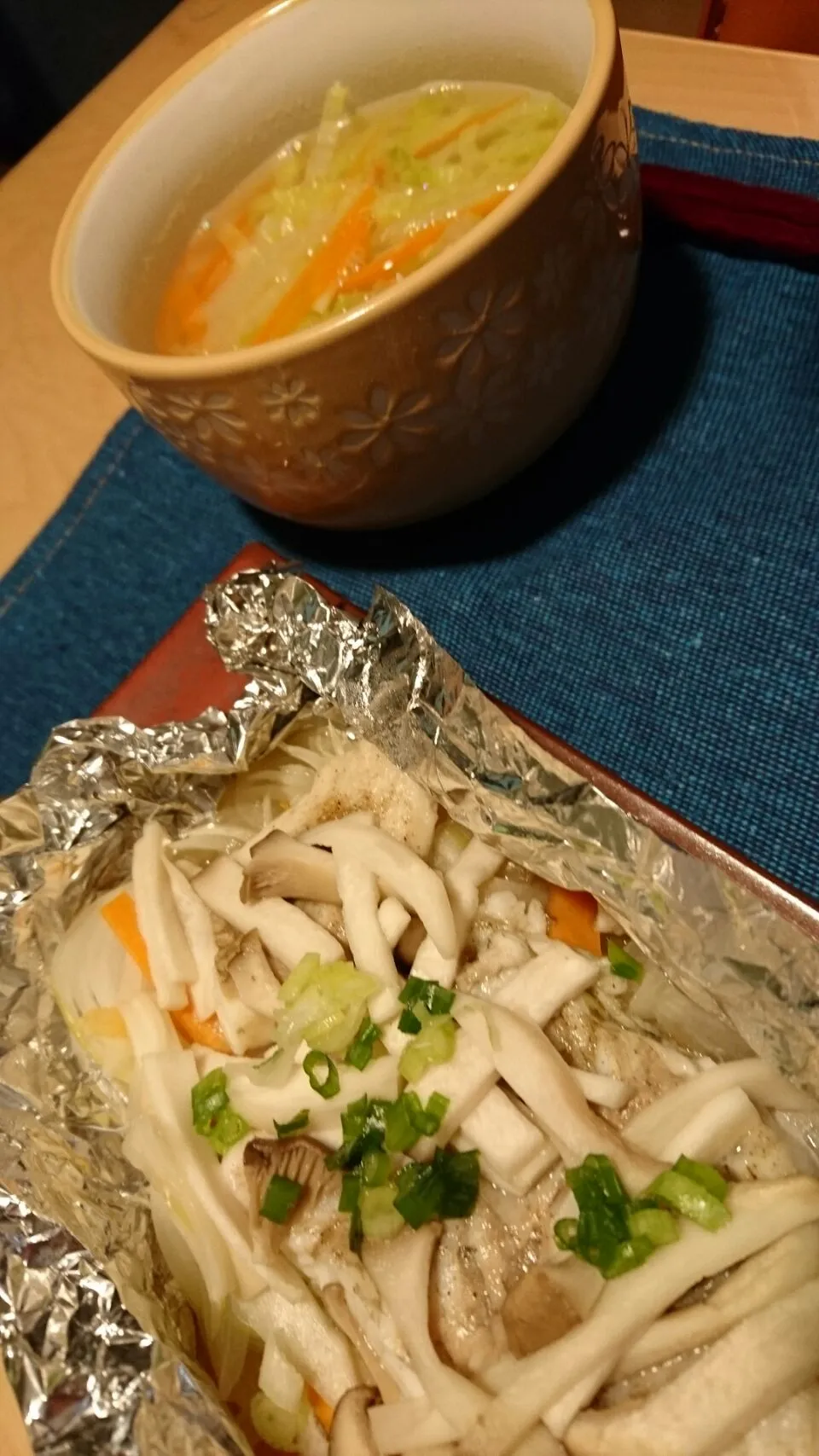 Snapdishの料理写真:白身魚と野菜のホイル蒸し|ごまさん