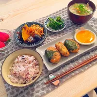 お豆腐と鳥挽肉のつくね 
粕汁 
菜の花としらすのお浸し 
にんじんとお揚げのきんぴら
かぼちゃのツナ煮
さんまの柚子胡椒煮|ほじさん