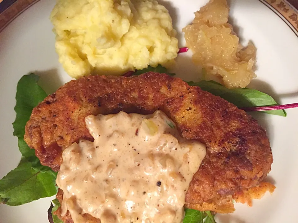 Chicken Fried Steak with buttermilk mashed potatoes and onion pan gravy|Chris Shannonさん