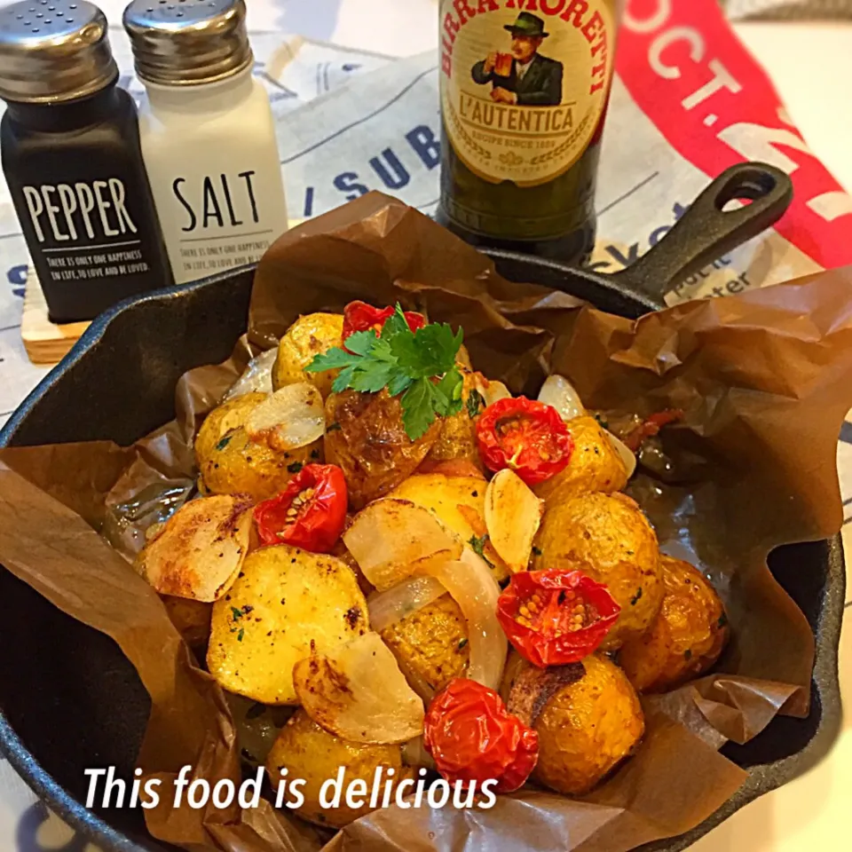 新ジャガと新玉ねぎのジャーマンポテト風〜自家製ドライトマト🍅と一緒に…|satominさん