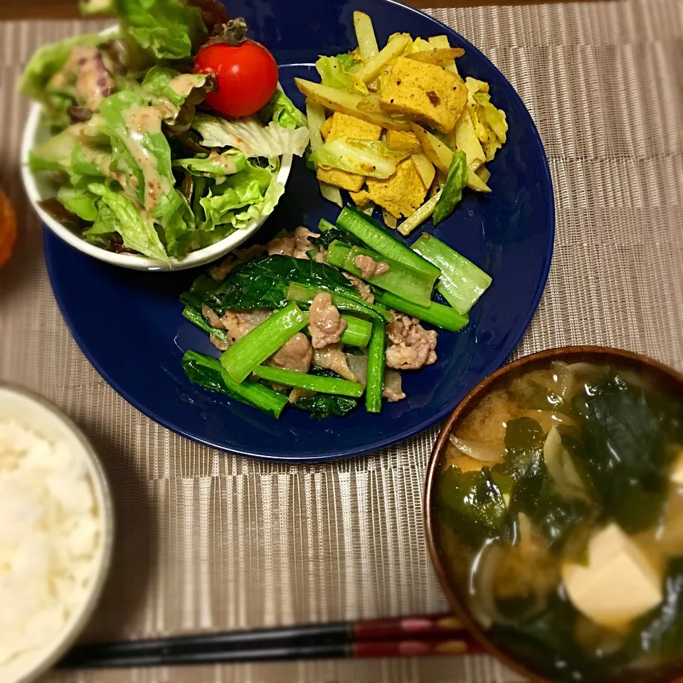 3.5
・豚肉と小松菜のニンニク醤油炒め
・キャベツと高野豆腐とジャガイモのカレー炒め
・豆腐と玉ねぎとわかめの味噌汁|たまさん