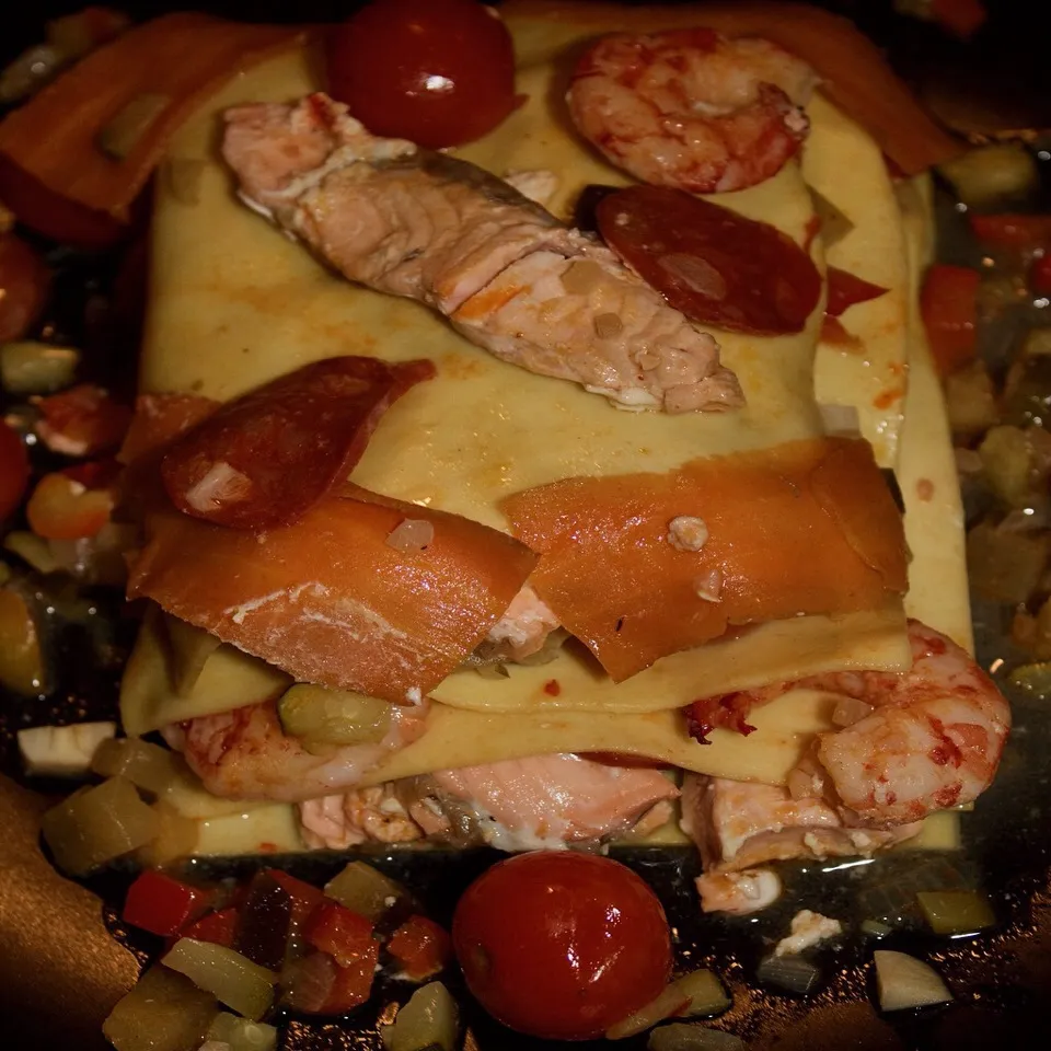 Gambas (King Prawns) et Saumon (Salmon) au Chorizo en Lasagne et son Méli-Mélo de Légumes (Vegetables).|PHILIPPEさん