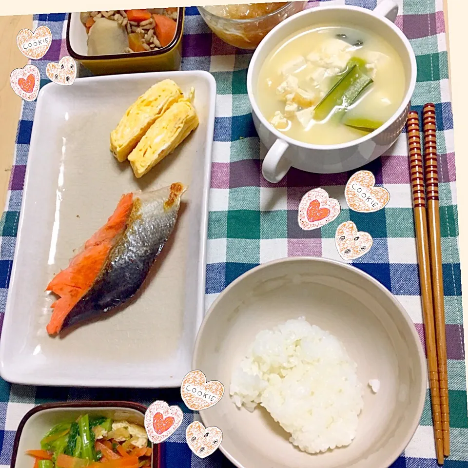 焼き鮭と卵焼き
菜の花の煮浸し
大根おろし
味噌汁
御飯
里芋とひき肉煮浸|みなと未来★さん