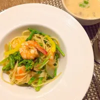 日曜日のパスタ🍝
海老と菜の花のペペロンチーノ🍤🌼🍃
クラムチャウダー💛|まみりんごさん