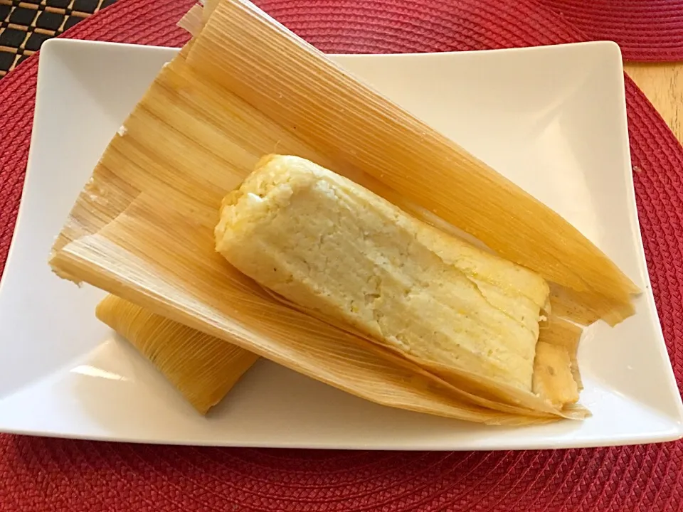 Homemade steamed Tamales (corn masa) with green chili, queso, & grilled corn🌶🧀🌽|🌺IAnneさん