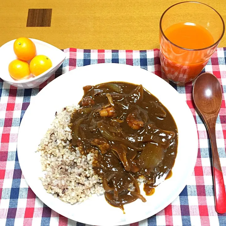 Snapdishの料理写真:海老カレー🦐🍛と、
宮崎のお土産きんかんたまたま(*^^*)|amikaさん