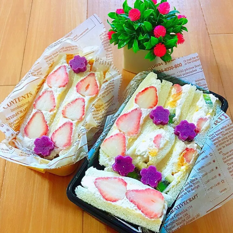 Snapdishの料理写真:2017.3.6（月）✩フルーツサンドイッチ
#弁当 
#フルーツサンドイッチ|mamiさん