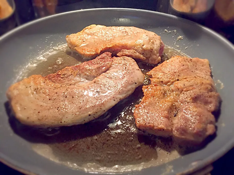 Pan fried pork chops!|TJ McAfoosさん