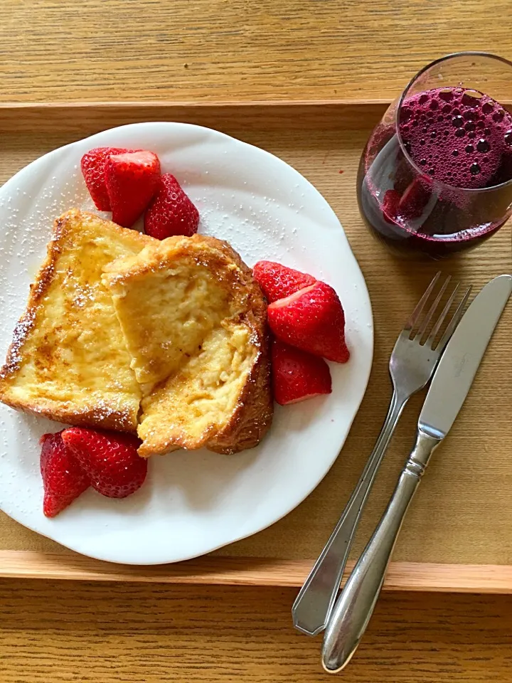 フレンチトーストとベリーの朝ご飯|ayaさん