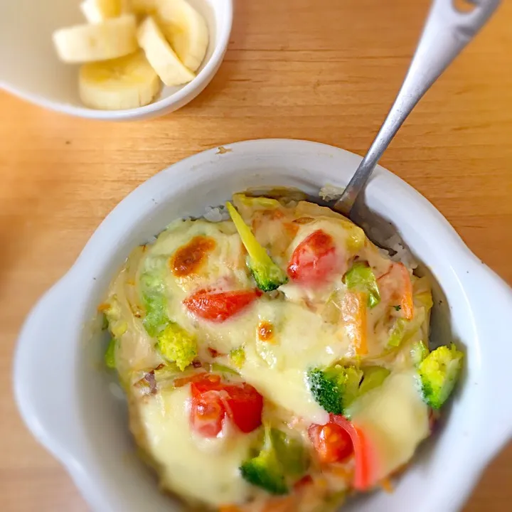 離乳食完了期。グラタン。
お昼ご飯は簡単に済ませたくて大体チャーハンとかオムライスにしてたら飽きたらしく、、|ゆまさん