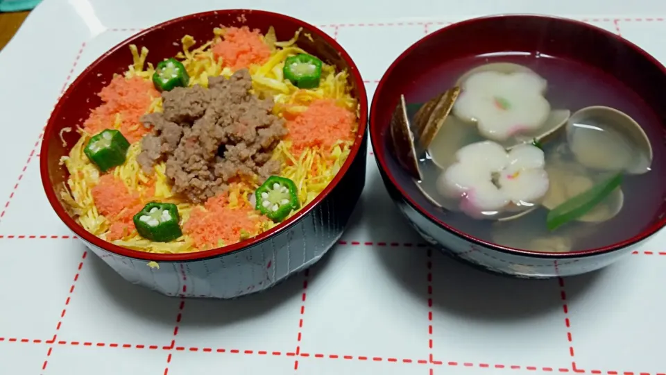 雛祭りカラーでそぼろ丼とはまぐりのお吸い物|あぁちゃんさん