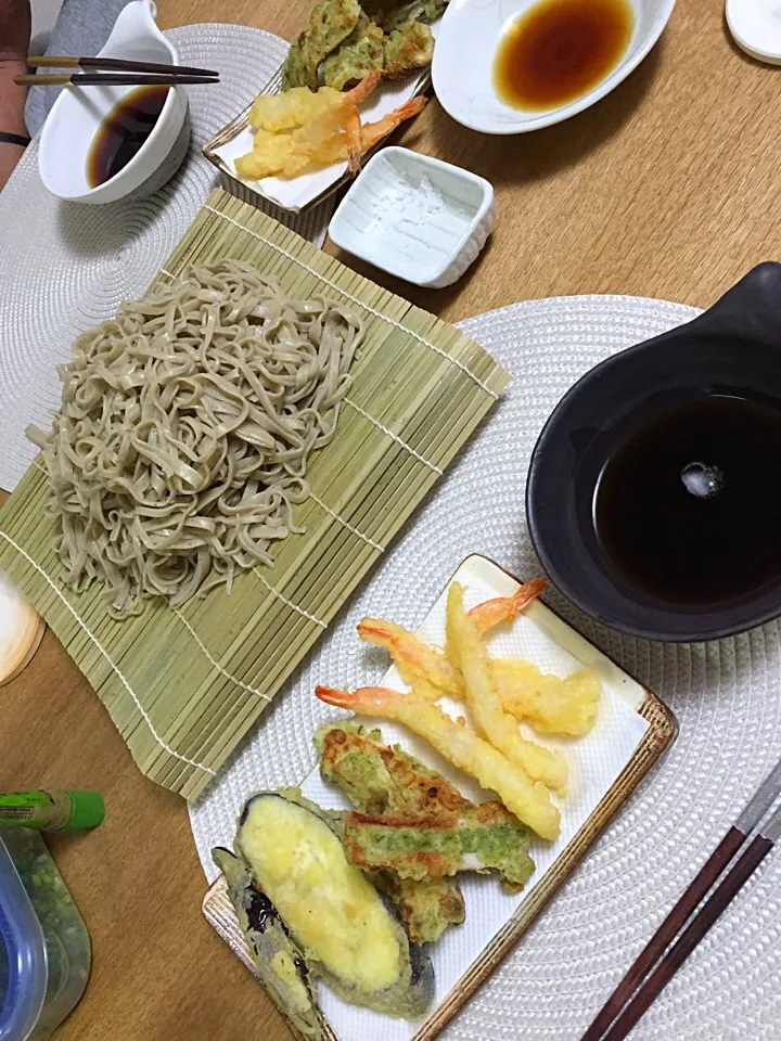 #今日の晩御飯 手打ち蕎麦・天ぷら（えび、なす、ちくわ）|2493さん